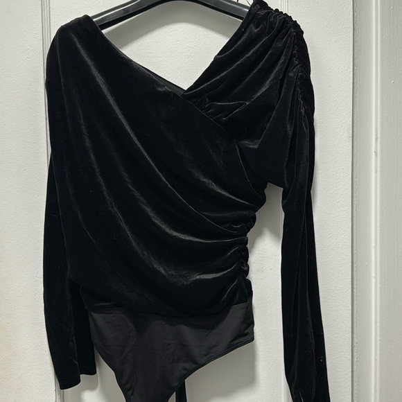 Express velvet body suit - Picture 1 of 3
